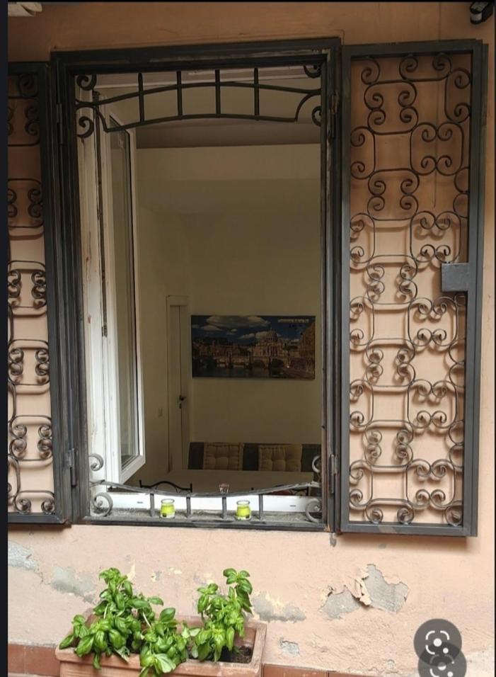 Crescenziovaticanflat * Roma